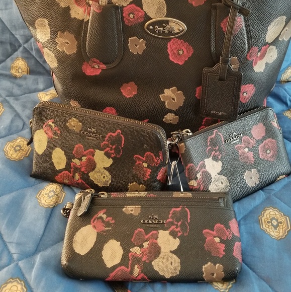 ISO wallet bag in this pattern for my purse - Picture 2 of 4